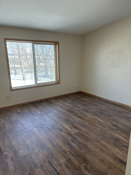 Building Photo - 540 6th Ave NE