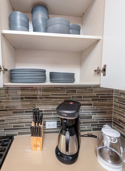 Building Photo - 1070 S Bedford St