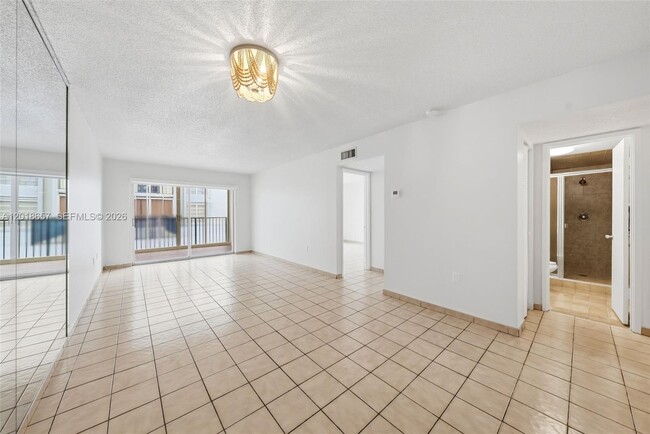 Building Photo - 305 W 68th St