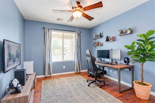 Building Photo - 538 E Dragon Springs Dr