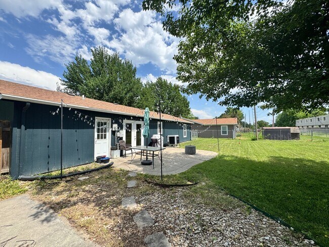 Building Photo - Newly remodeled Eastside home