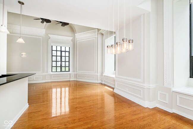 Building Photo - 350 N Meridian St