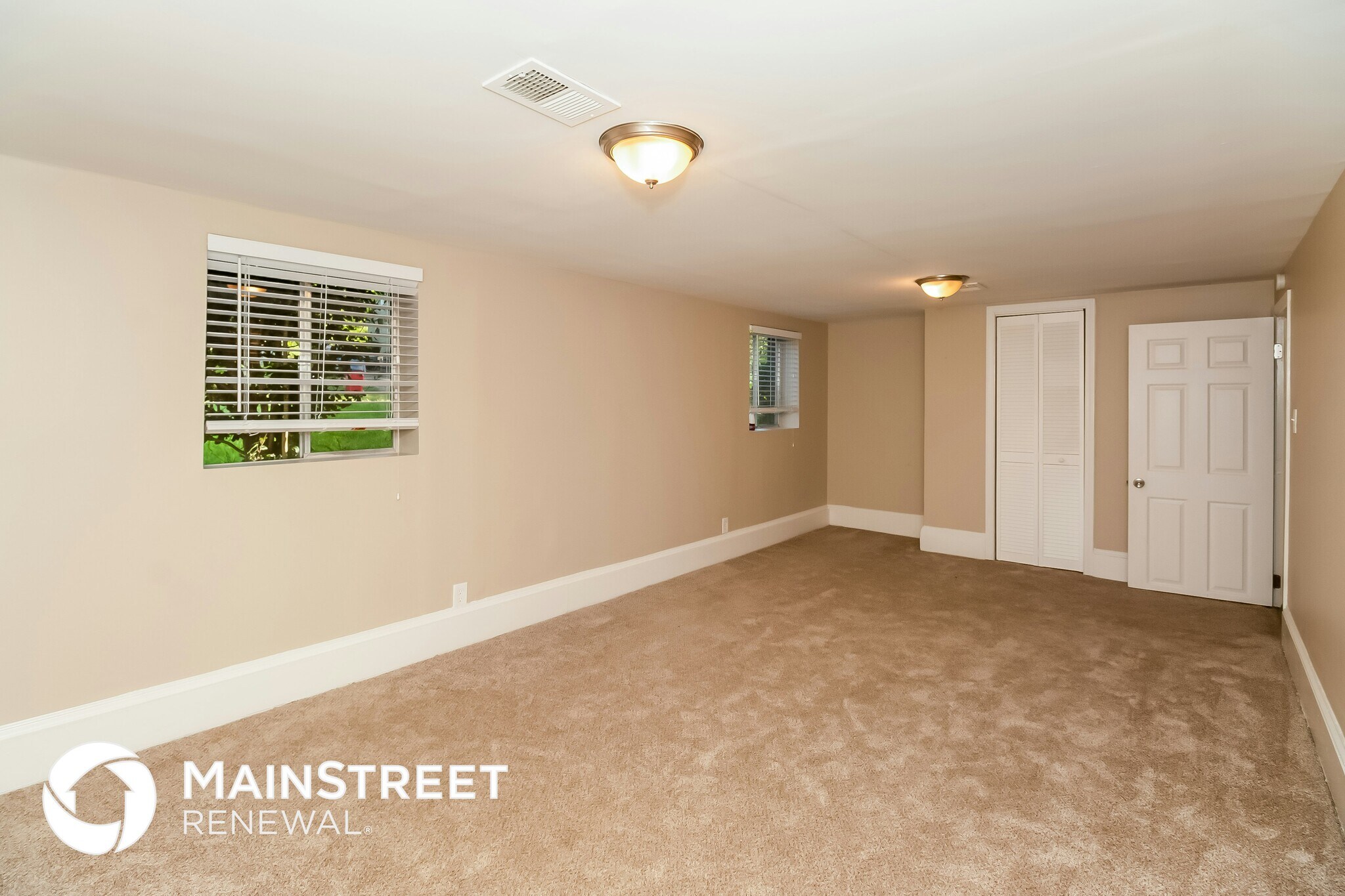 Building Photo - 537 Roxbury Dr