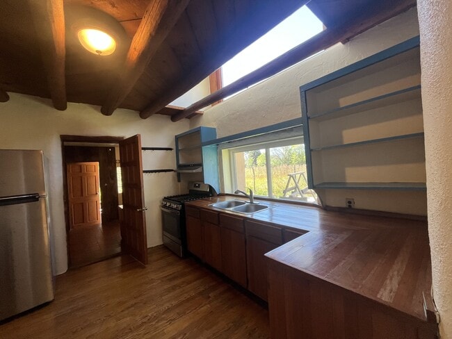 Building Photo - 507 Upper Ranchitos Rd