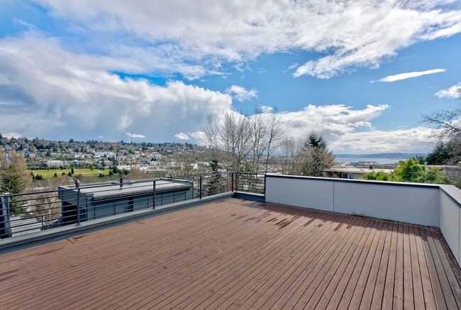 Building Photo - 3bd/3.5ba Seattle Townhome