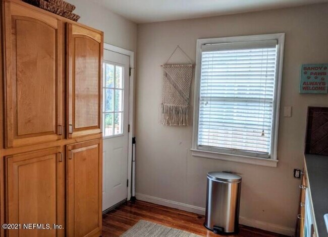 Building Photo - 1694 Geraldine Dr