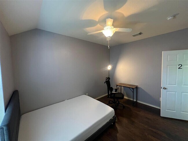 Building Photo - 7806 Crystal Moon Dr