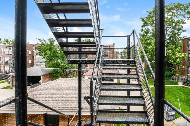Building Photo - 753 Leland Ave