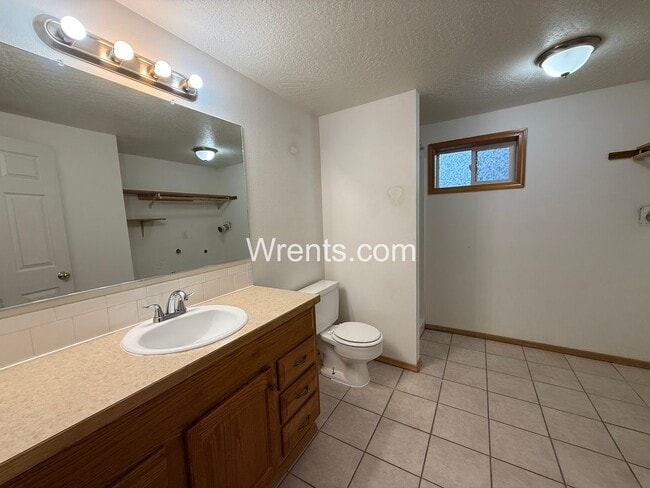 Building Photo - 11923-11925 Railroad Circle