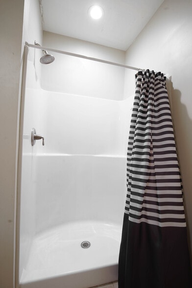 Building Photo - 54 Loomis St