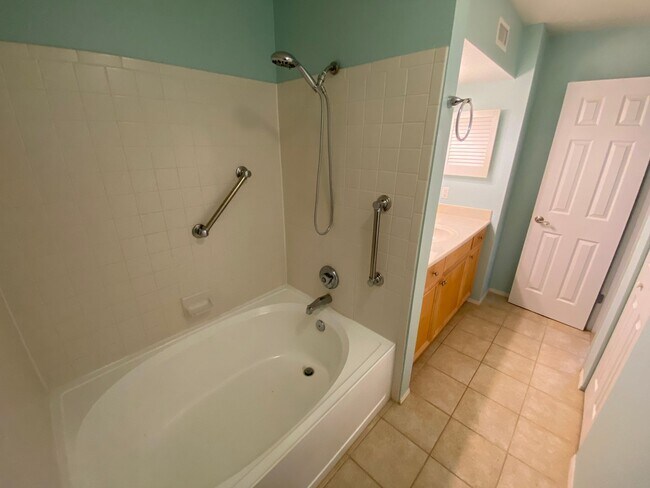 Building Photo - Charming Ocean Grove Condo