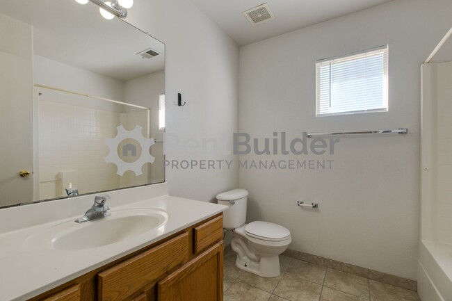 Building Photo - ****LEASE PENDING****PLEASE APPLY AT YOUR ...