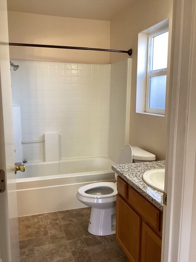 Building Photo - Newly renovated home, close to East ave shopping