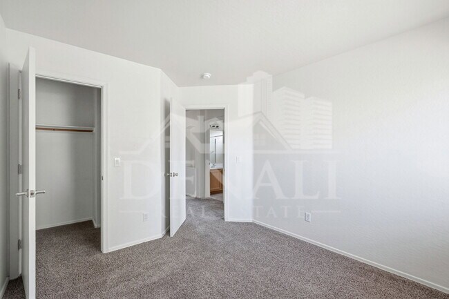 Building Photo - 6107 N 135th Dr