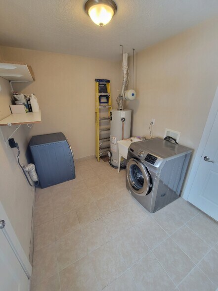 Laundry/mud room - 1170 Racine Street
