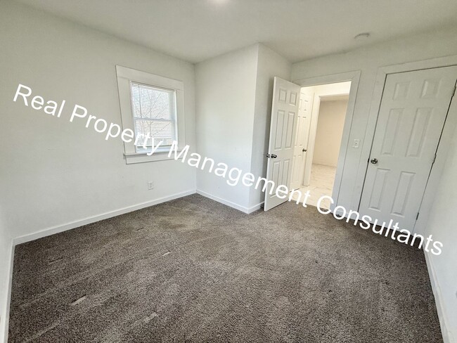Building Photo - $500 off First Months Rent on Spacious 4 B...