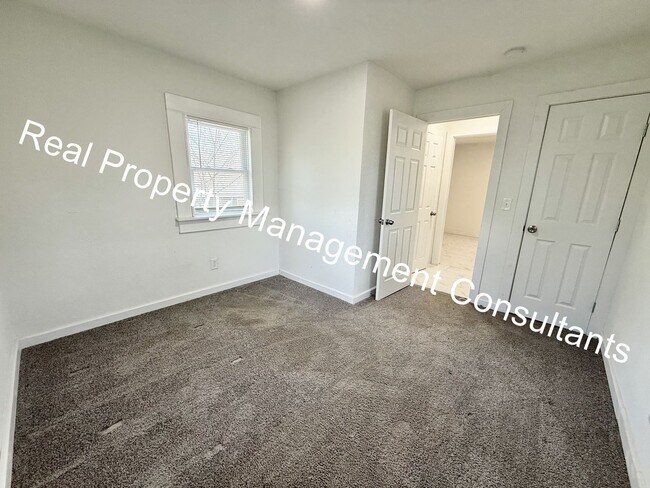 Building Photo - $500 off Frist Months Rent on Spacious 4 B...