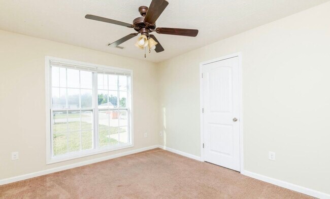 Building Photo - 15 Goldenrod Dr