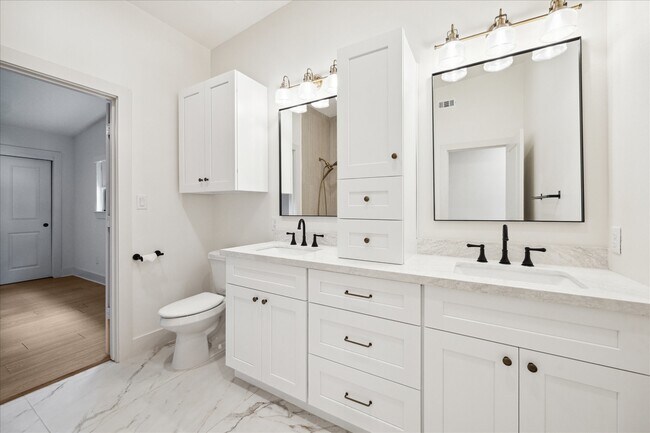 Building Photo - 10159 Brinwood Dr