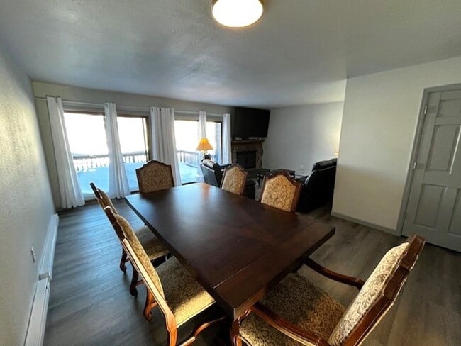 Building Photo - Winter Seasonal Rental- Lakeside Townhouse...