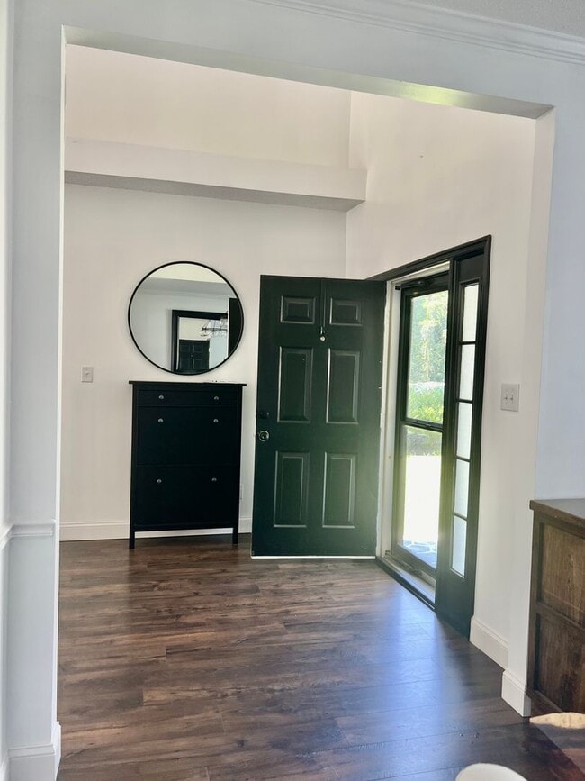 Building Photo - 4BD/2.5BA Gorgeous Home with Fence Backyar...
