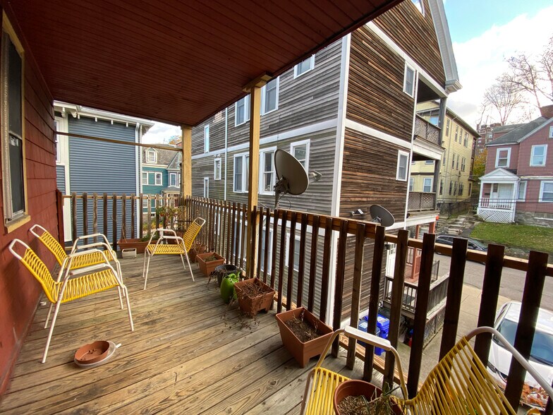 Building Photo - 168 Hillside St