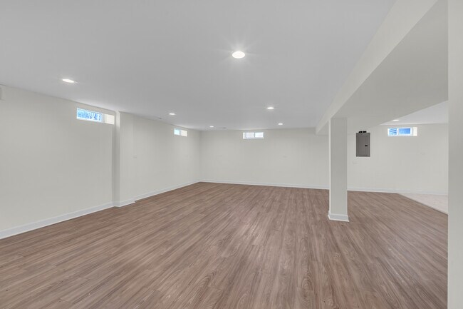 Building Photo - 5018 Dobson St