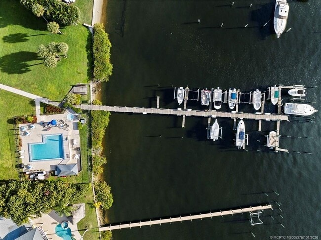 Building Photo - 625 NW North River Dr