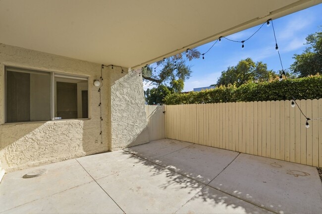 Building Photo - Beautiful 2-bedroom, 2-bathroom home nestled in the vibrant heart of Scottsdale. ALL UTILITIES IN...