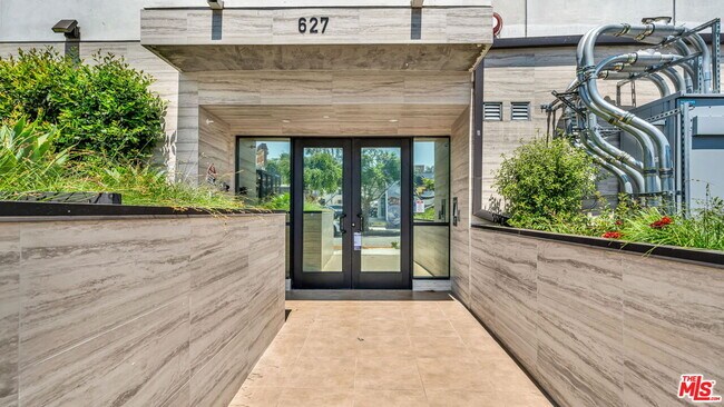 Building Photo - 627 N Dillon St