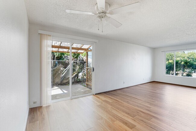 Building Photo - State Duplex - VPM482830S-6
