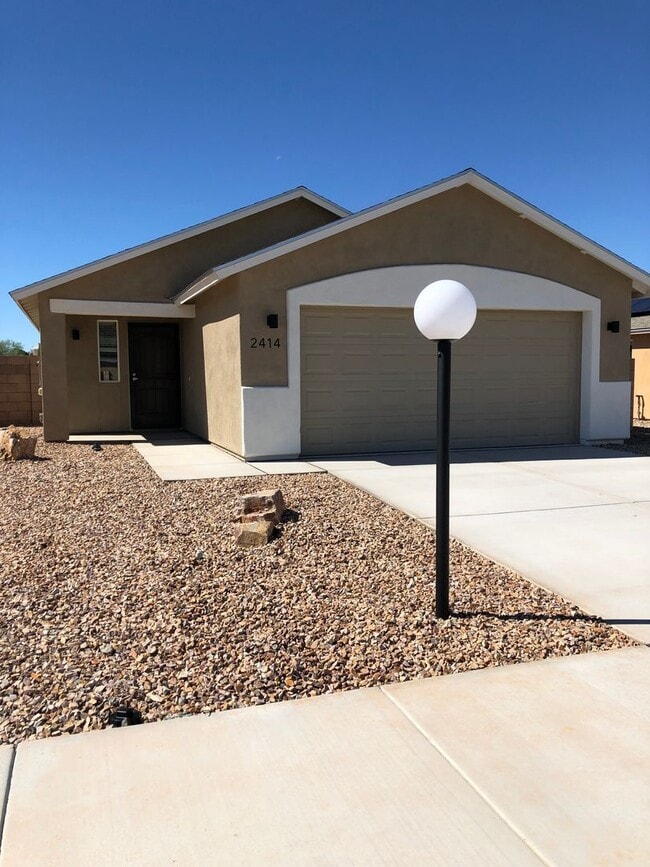 Building Photo - 2414 S Clovis Place-