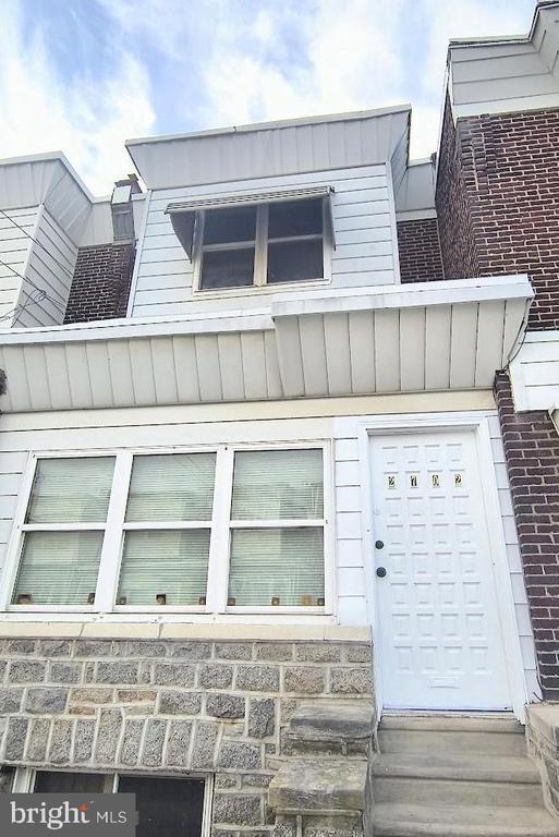 Building Photo - 2702 S 18th St