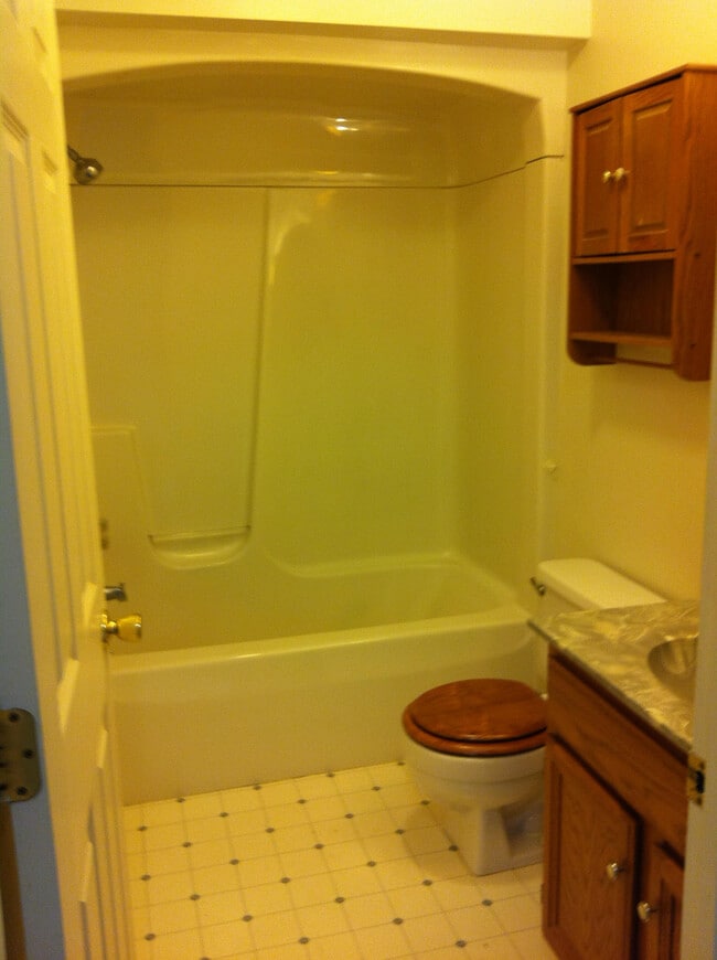 Building Photo - 148 Ivan Ln