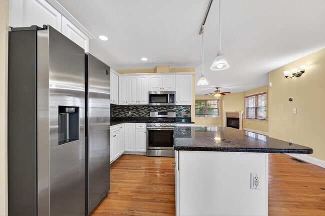 Building Photo - 6 Adams St