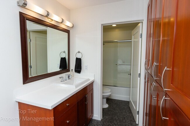 Building Photo - 2-bed, 2-bath 972sqft condo, walking distance to beach in Carlsbad Village, literally one block o...