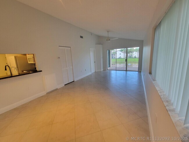 Building Photo - 4208 Glenmoor Dr