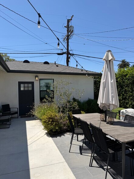 Building Photo - 3015 Hillcrest Dr