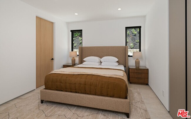 Building Photo - 365 Trousdale Pl