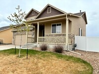 Building Photo - Beautiful 4 Bedroom Two-Story Home in Windsor!
