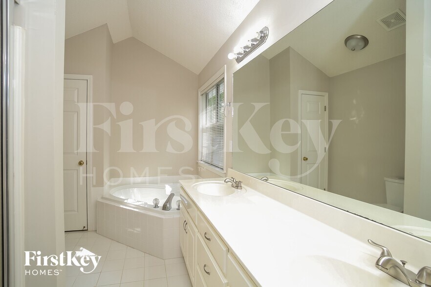 Building Photo - 703 Hearthstone Crossing