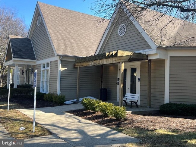 Building Photo - 625 Admiral Dr