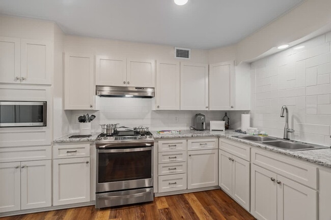 Building Photo - 608 S 21st Ave