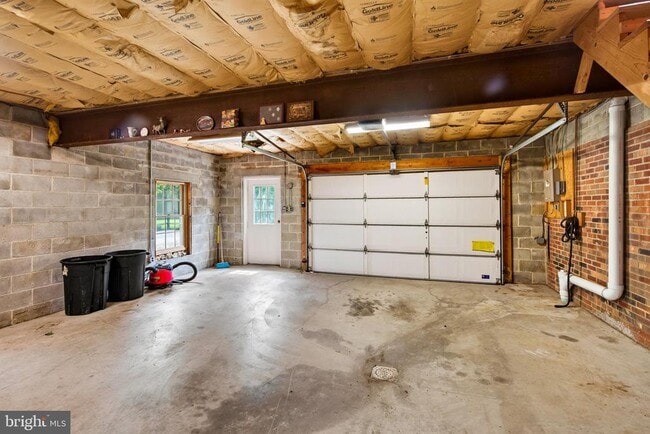 Building Photo - 42 Kitty Ln