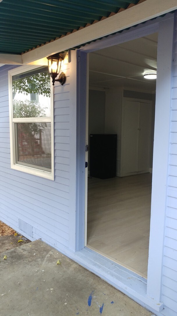 Building Photo - 1051 Boranda Ave