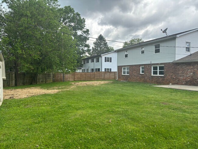 Building Photo - Sycamore Knolls: Comfort, Space & Convenience on Bloomington's East Side