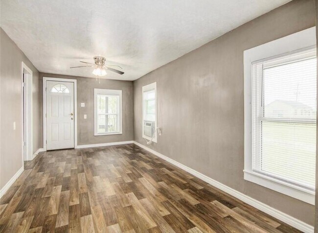 Building Photo - 1228 TX-73