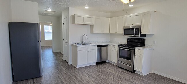 Building Photo - NEW LUXURY ONE BEDROOM APARTMENT UNFURNISHED