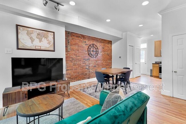 Building Photo - 1037 5th St NE