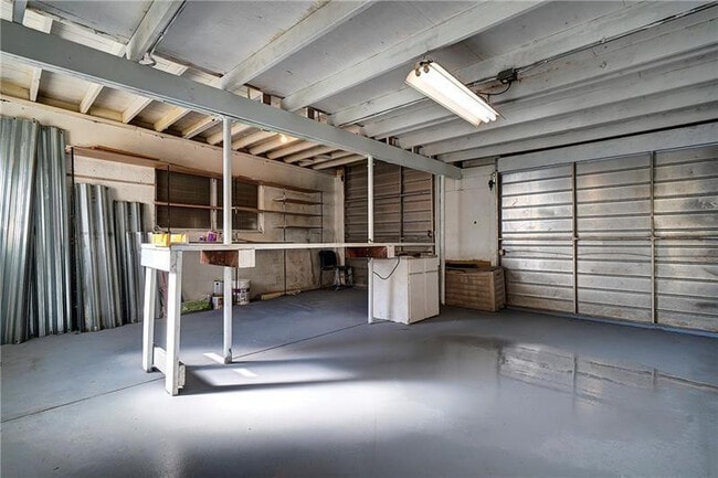 Building Photo - 1598 NE 36th St